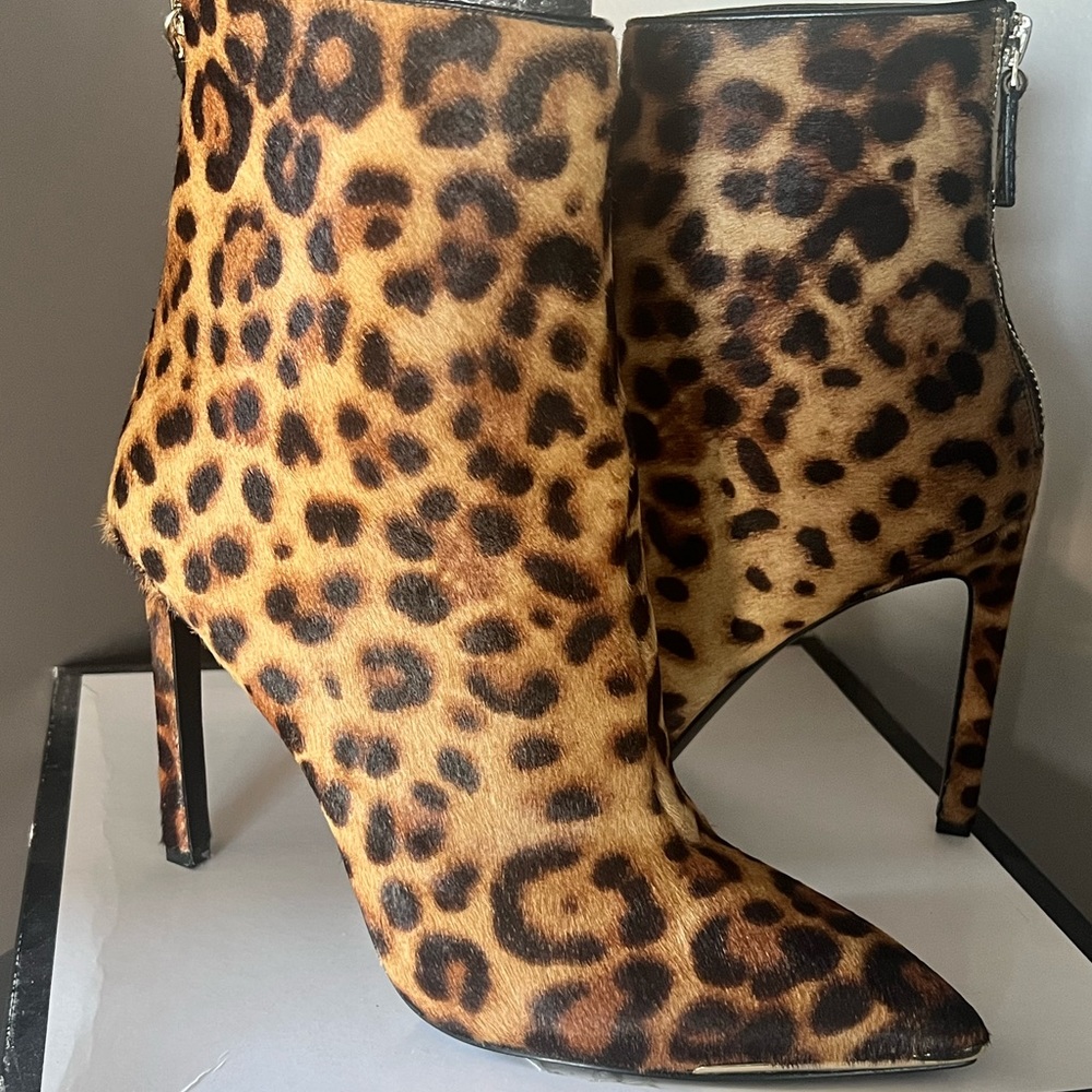 *BRAND NEW* NINE WEST PONY HAIR ANIMAL PRINT BOOTIE